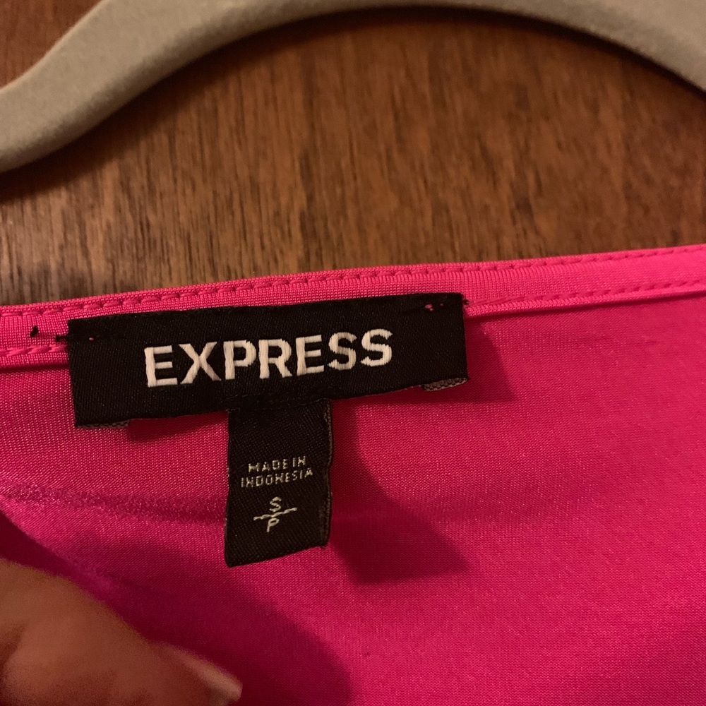 Bright pink top! - Picture 2 of 4